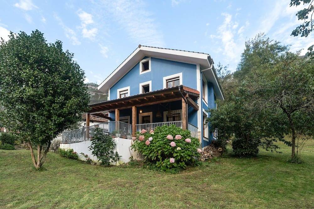 Entire apartment, First floor apartment for 4 people in Cangas de Onís, Asturias Province