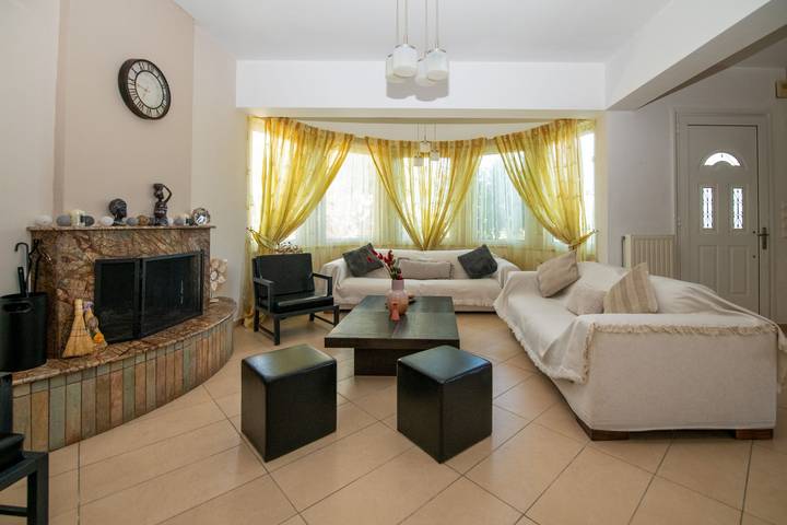 Apartamento inteiro, Apartamento 'Olive Treasure' com Terraço Privado, Wi-Fi e Ar Condicionado in Kolympia, Rhodes
