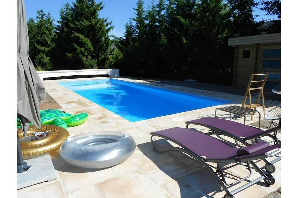 House with private pool on a property with fishing ponds and tennis court in Fontaines-en-Sologne, Sologne