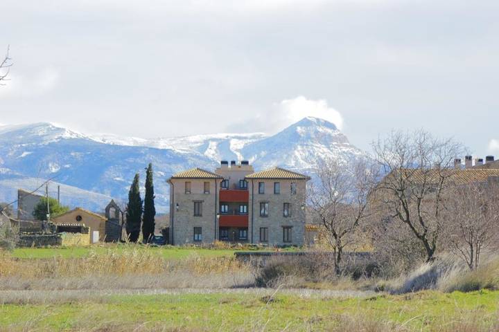 Gîte pour 4 personnes, avec Balcon ainsi que Terrasse et Vue à Ayerbe