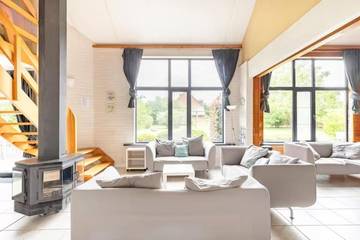 Location de vacances pour 15 personnes, avec sauna ainsi que vue et jardin à Beauraing