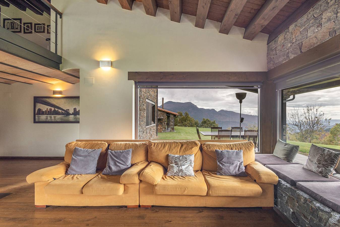 Chalet 'Casa Campelles 2' con vistas a la montaña, terraza compartida y Wi-Fi in Campellas, Pirineo Catalan