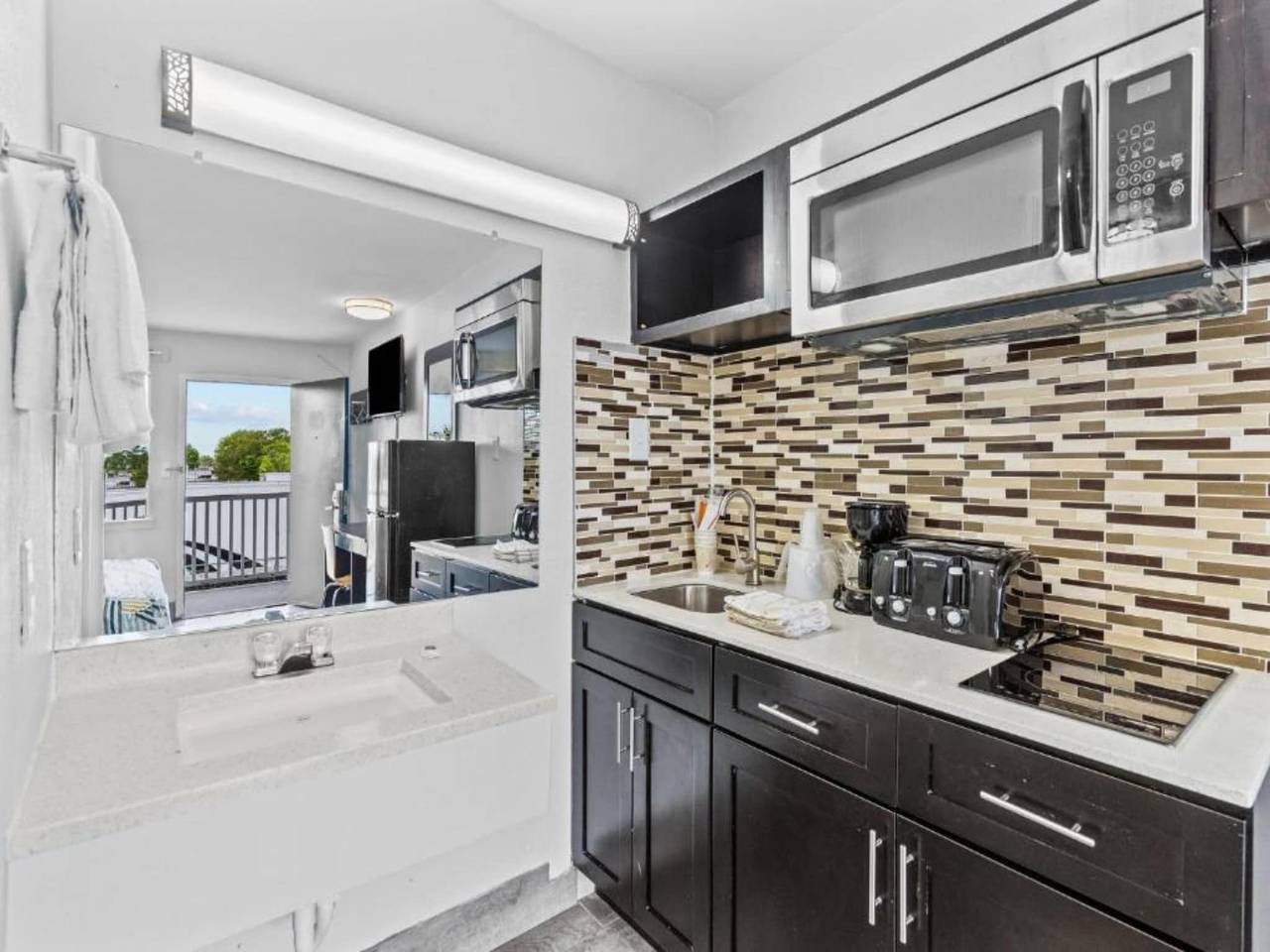 Ganze Wohnung, Kingsize-Bett | Mobile Klimaanlage | Badewanne | Rauchen | Küche in Wilmington, New Hanover County