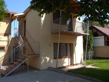 Ferienwohnung für 4 Personen, mit Balkon und Garten in Siofok