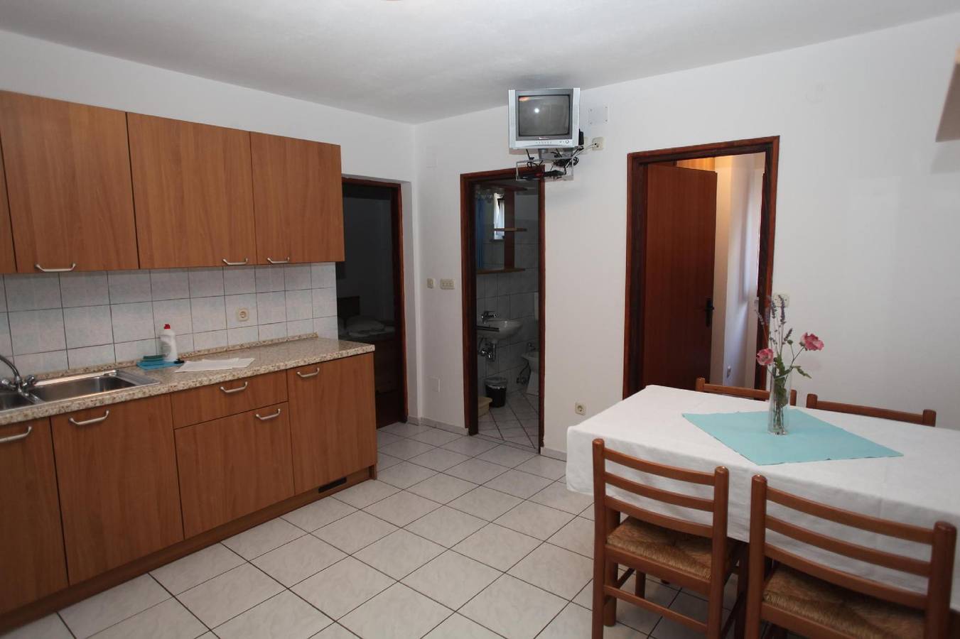 Ganze Ferienwohnung, Ferienwohnung im Erdgeschoss für bis zu vier Personen in Cres Stadt, Cres