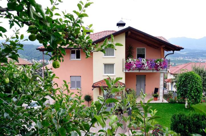 Appartement de vacances pour 4 personnes, avec terrasse et jardin