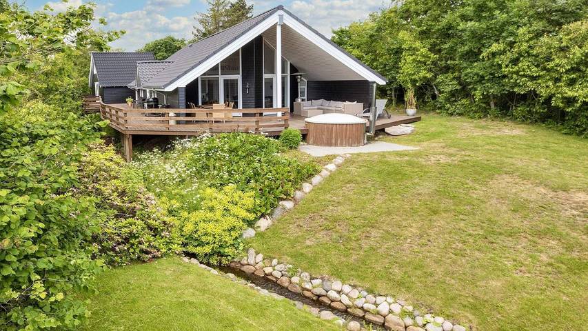 Ferienhaus für 7 Personen, mit Whirlpool und Garten, mit Haustier in Øster Hurup