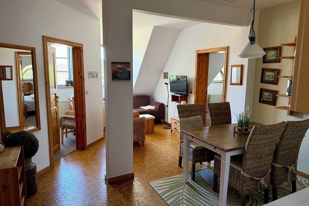 Ganze Wohnung, \"Abendlicht\" im Reetdachhaus Obergeschoss, 57 m², bis 4 Personen in Bösdorf, Südliche Ostseeküste