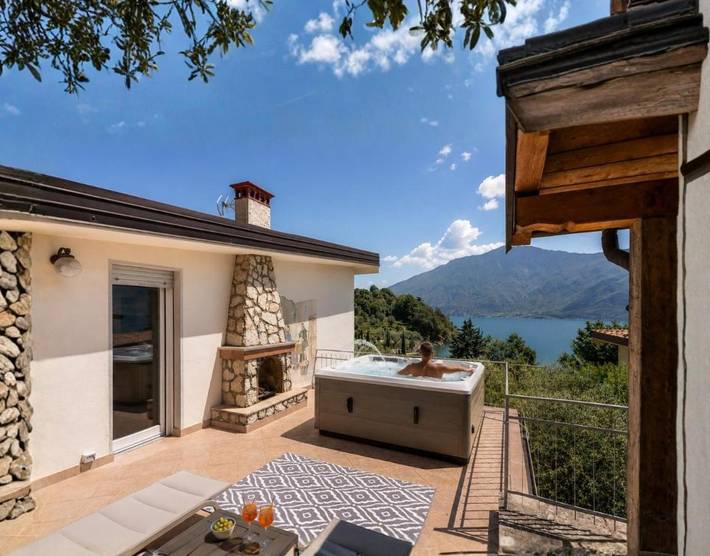 Villa per 4 persone, con Idromassaggio e Terrazza a Tremosine
