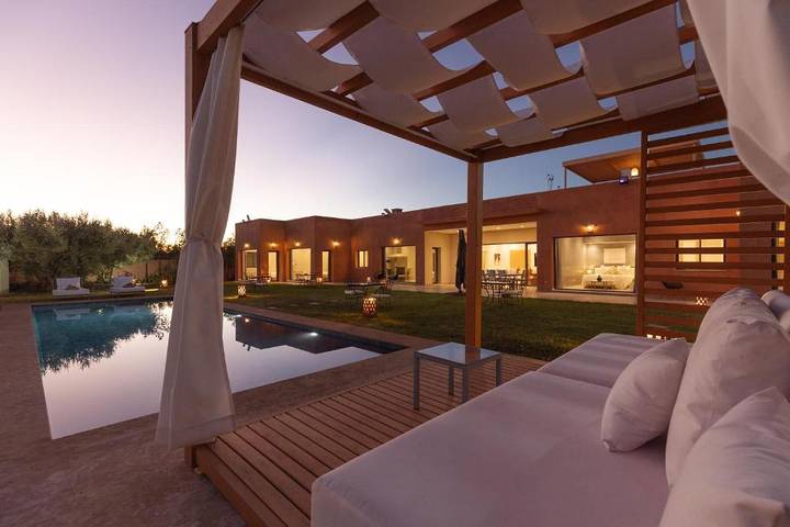 Villa pour 16 personnes, avec piscine ainsi que jardin et sauna au Maroc