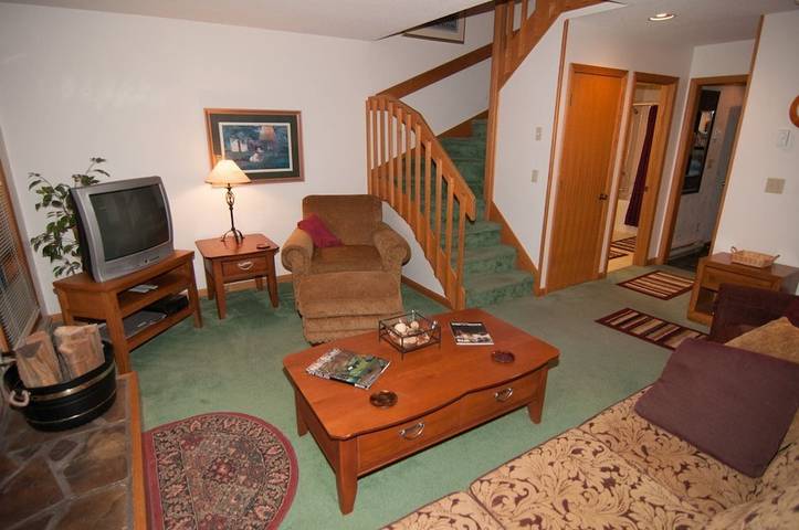 Vacation rental for 8 people, with yard in Canaan Valley