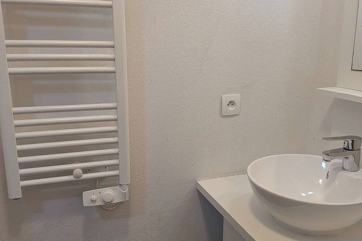 Apartamento entero, Studio in the Bassin à flots neighborhood, right next to the tram! in Burdeos, Región de Burdeos