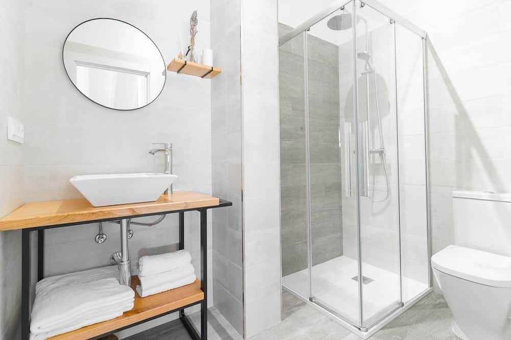 Appartement entier, Special studio for couples with double whirlpool tub and balcony. in Villaverde de Pontones, Ribamontán al Monte
