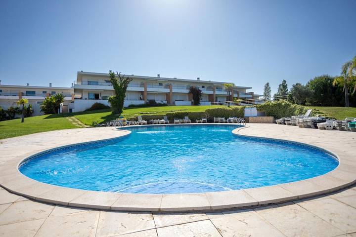 Casa de férias para 6 pessoas, com terraço e piscina e ainda vista no Algarve