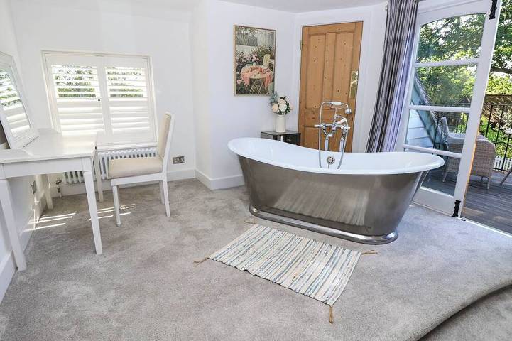 Beam Cottage, pet friendly, luxury holiday cottage in Warsash in Fareham, Hampshire