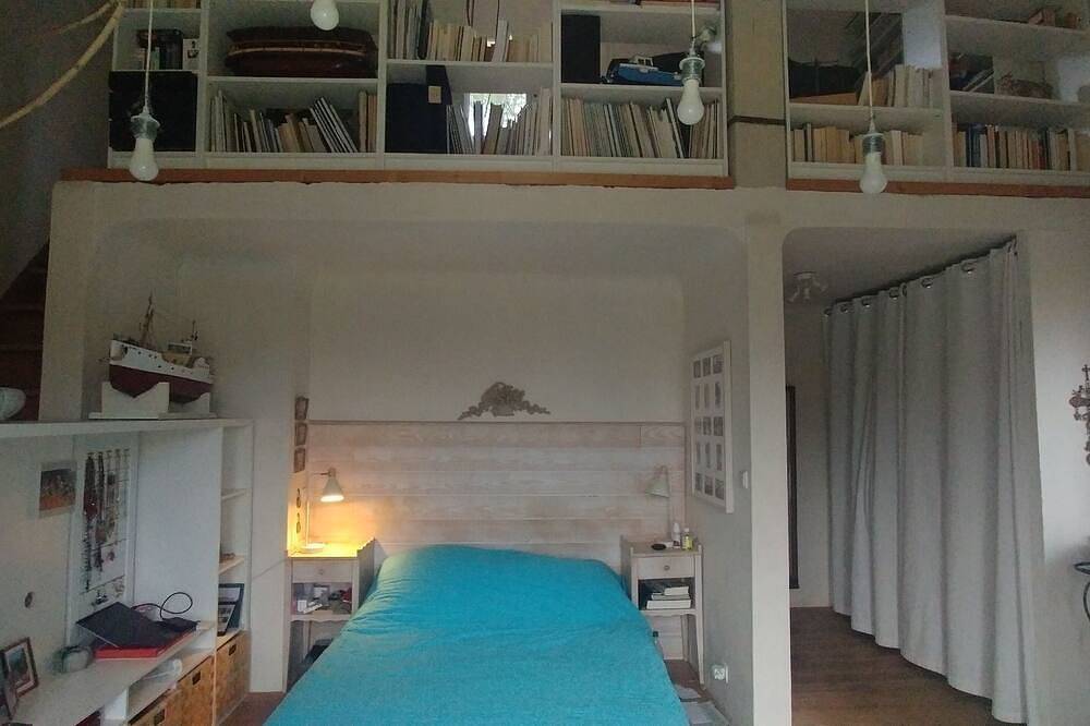 Traditional House With Garden And Pool in Barjols, Brignoles region