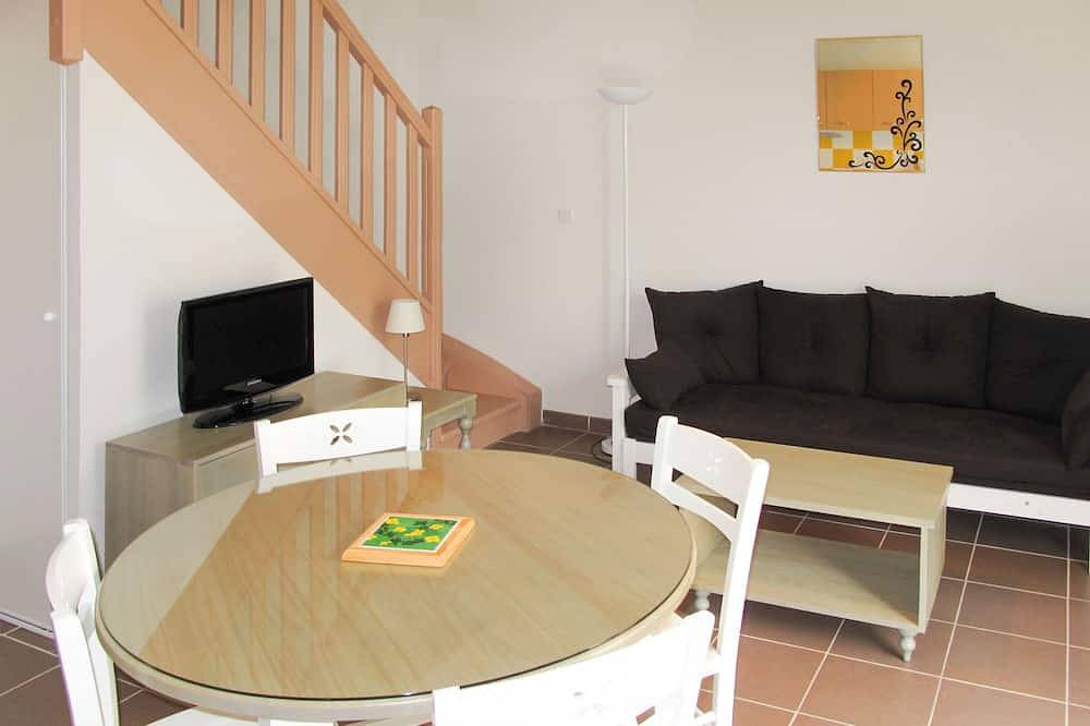 Domaine d'Ensérune by Interhome in Colombiers, Côte d'Améthyste