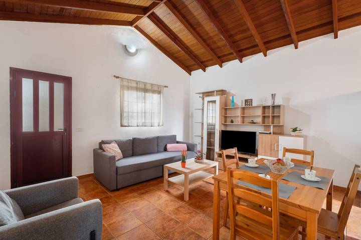 Ferienhaus 'Montaña De Aguarijo' mit Bergblick, privater Terrasse und Wlan in El Mocanal, Valverde