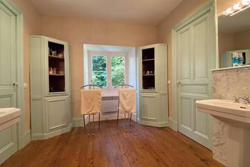 Chambre D’hôte pour 8 Personnes dans Sainte-Croix-Volvestre, Parc naturel régional des Pyrénées ariégeoises, Photo 3
