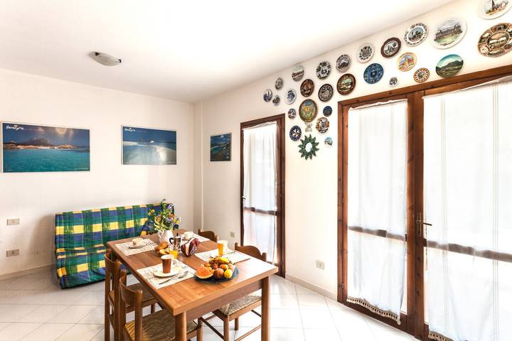 Casa vacanze centrale con giardino, terrazza e balcone; in Crabonaxa/Villasimius, Villasimius