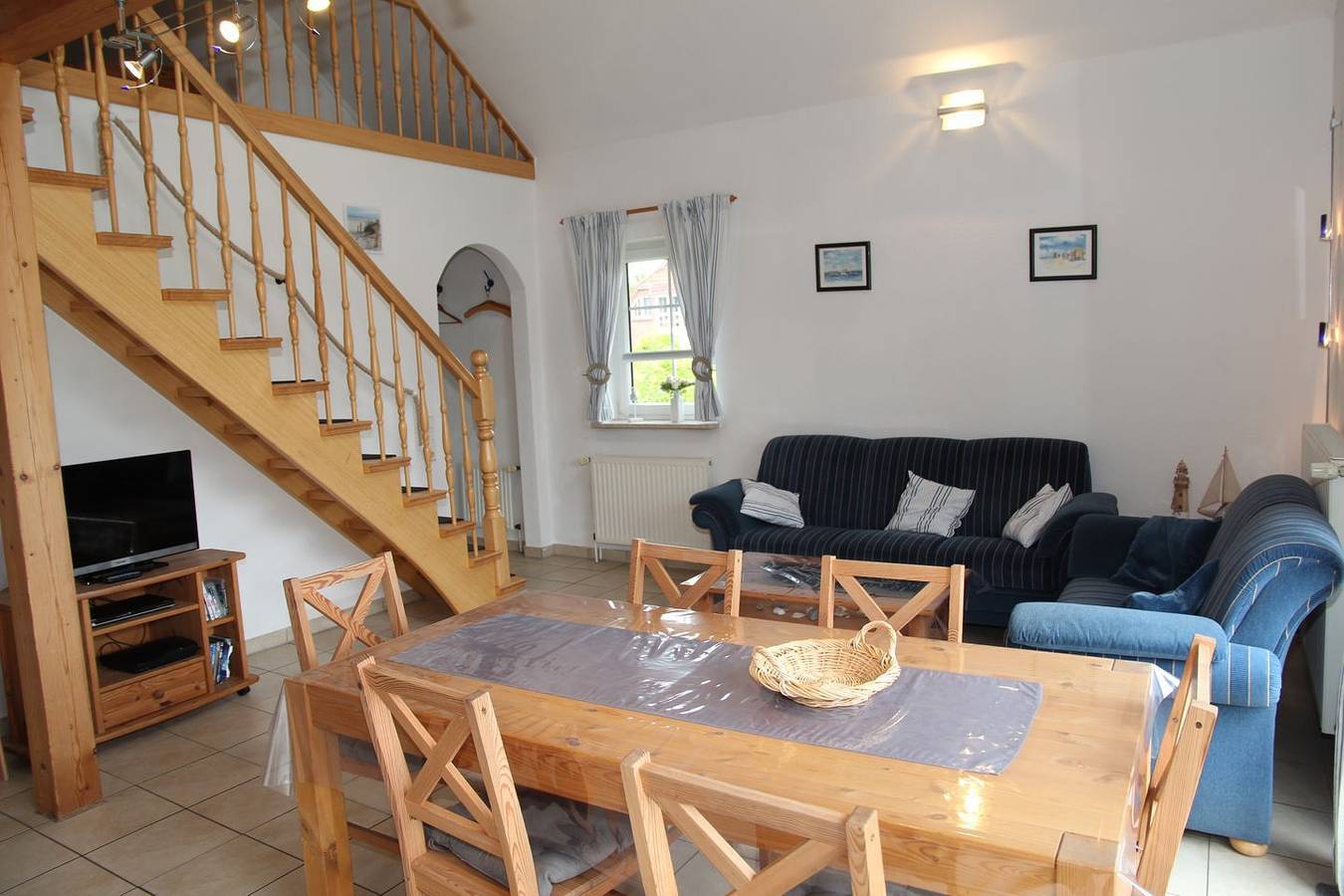 Ferienhaus (85qm) für 5 Personen und Hund mit Kamin und großem Garten in Norden, Norden und Umgebung