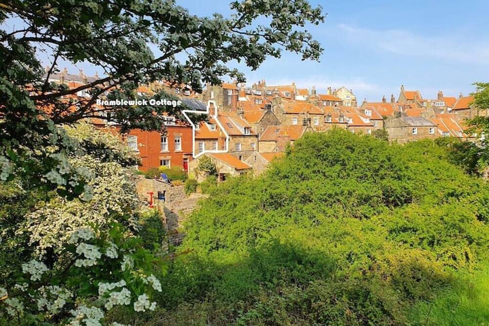 17th Century cottage in the heart of smugglers fishing village. in Robin Hood's Bay, North York Moors National Park