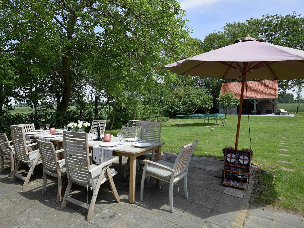 Four-Bedroom Holiday Home in Zuidzande, Seeländisch Flandern