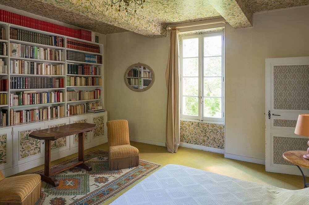 Hermosa casa de campo Xviii, hermoso parque con piscina. in Camaret-sur-Aigues, Vaucluse