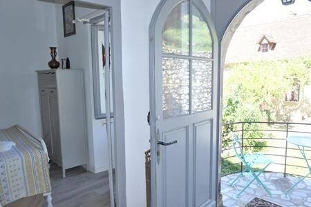 Appartement entier, One-Bedroom Apartment in Saint-Cirq-Lapopie, Quercy