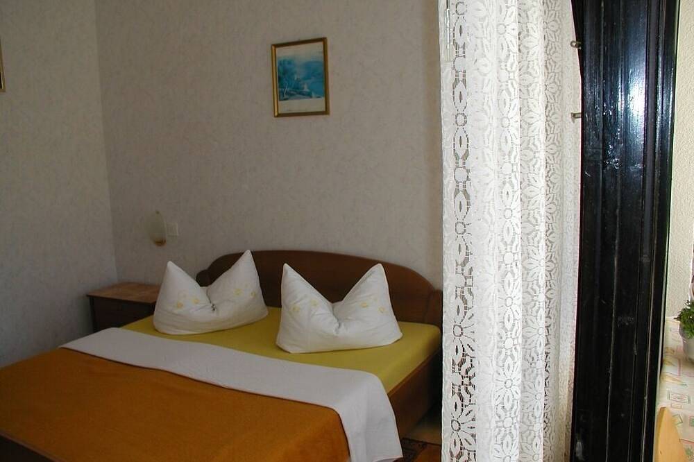 Room in Vodice with Balcony, Air condition, Wifi (4826-4) in Vodice, Šibenik-Knin