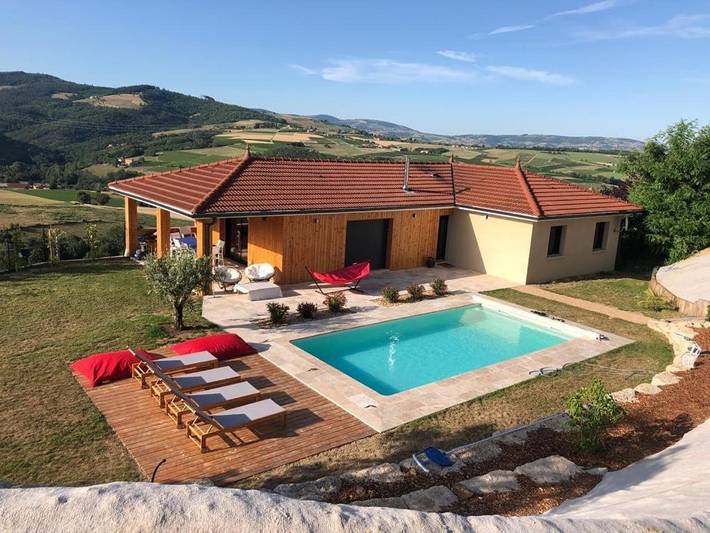 Cottage pour 8 personnes, avec vue ainsi que jardin et piscine à Dareizé