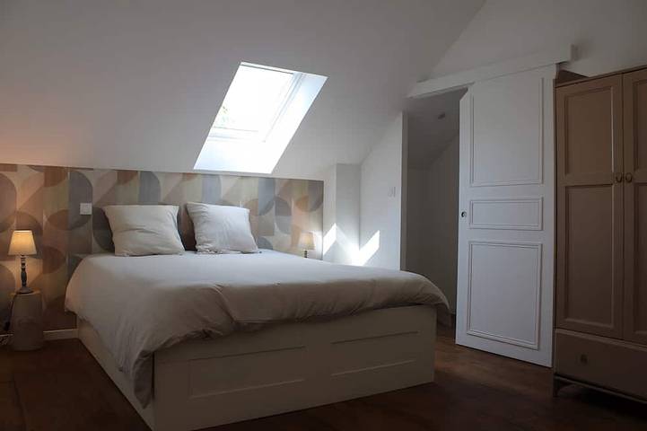 Location de vacances pour 6 personnes, avec terrasse ainsi que jardin et piscine à Veuves - 2