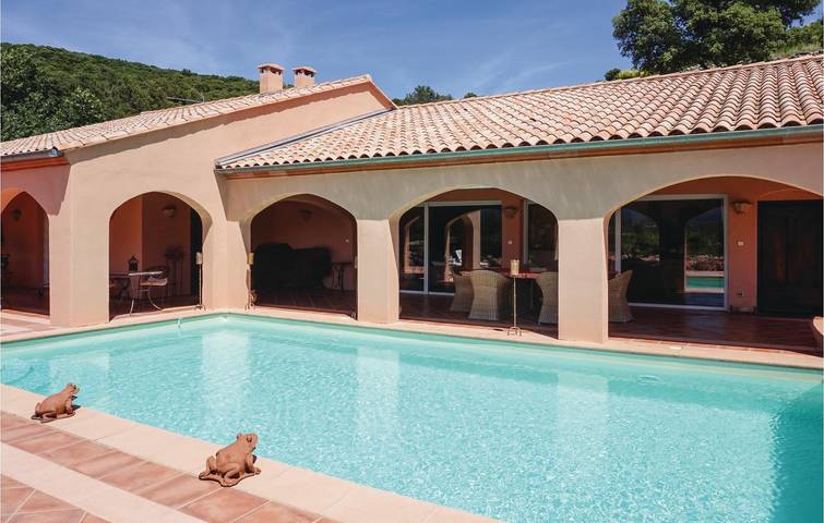 Retraite relaxante au bord de l'eau avec piscine in Pierrerue, Côte méditerranéenne (France)