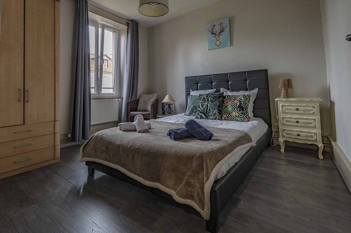 Gîte-Rue de l'Est-Apartment-barrierefreies Badezimmer-Blick auf den Hof in Colmar, Colmar und Umgebung