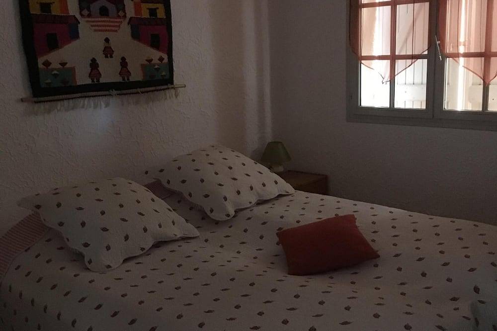 Apartamento en una villa - bajo los pinos - muy tranquilo - 6 personas in Vidauban, Region de Draguignan