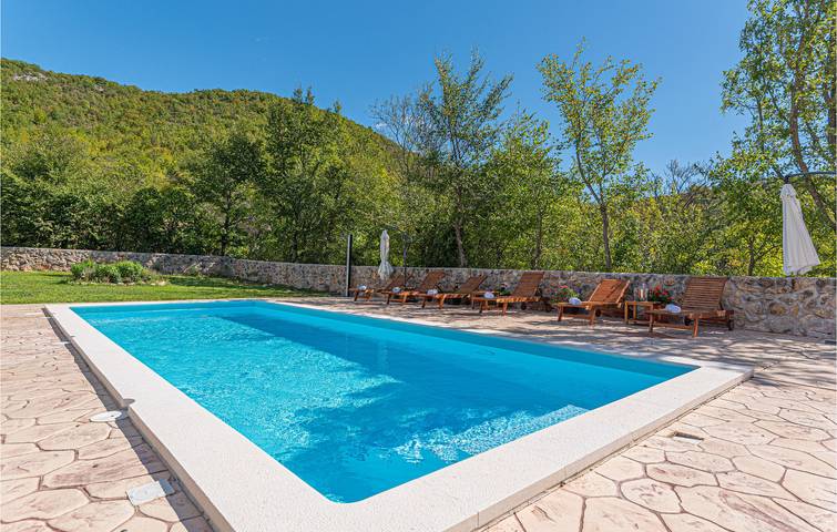 Modernes Apartment mit Pool und WLAN, in der Nähe von Knin und dem Fluss Orašnica in Dalmatinisches Zagora