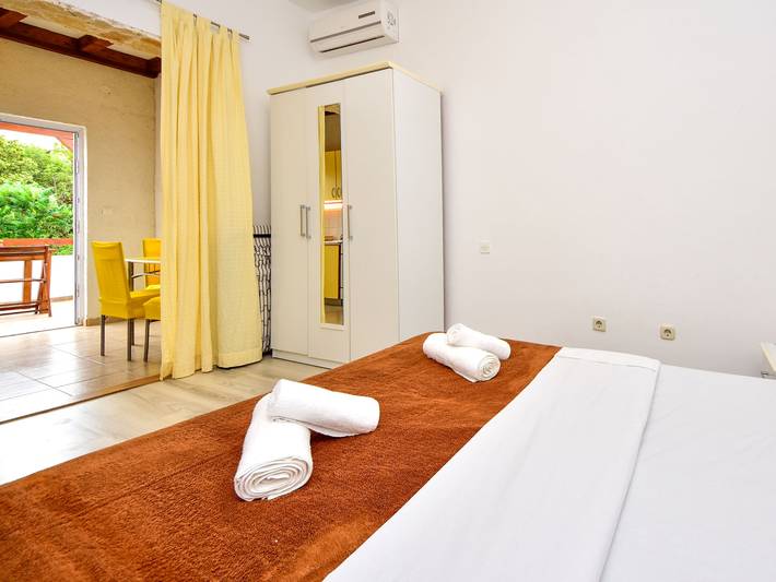 Ferienwohnung für 3 Personen, mit Terrasse und Garten in Sukosan - 4