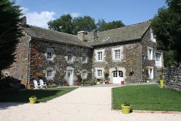 Chambre d’hôte pour 4 personnes, avec jardin, animaux acceptés dans le Cantal