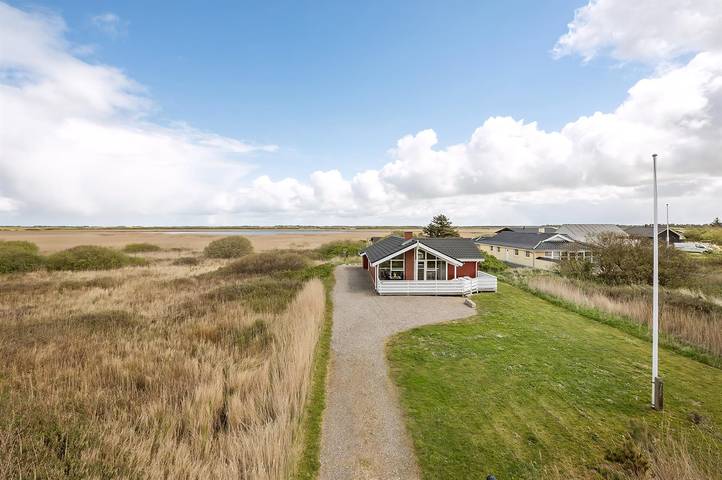 Ferienhaus für 8 Personen, mit Whirlpool und Terrasse sowie Sauna in Lakolk