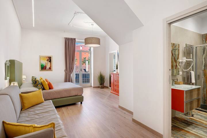 Gîte pour 5 personnes, avec balcon, adapté aux familles à Castellammare di Stabia