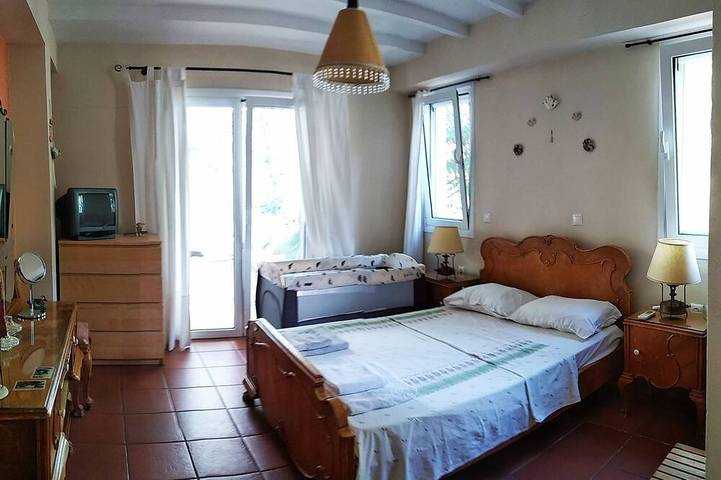 Location de vacances pour 10 personnes, avec jardin ainsi que terrasse et jacuzzi, animaux acceptés dans Perdika - 2