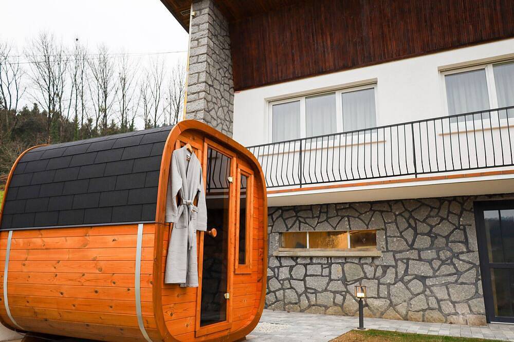 Mid-Century Stay in Val-d'Ajol with Parking and Pets Welcome in Le Val-d'Ajol, Parc naturel régional des Ballons des Vosges