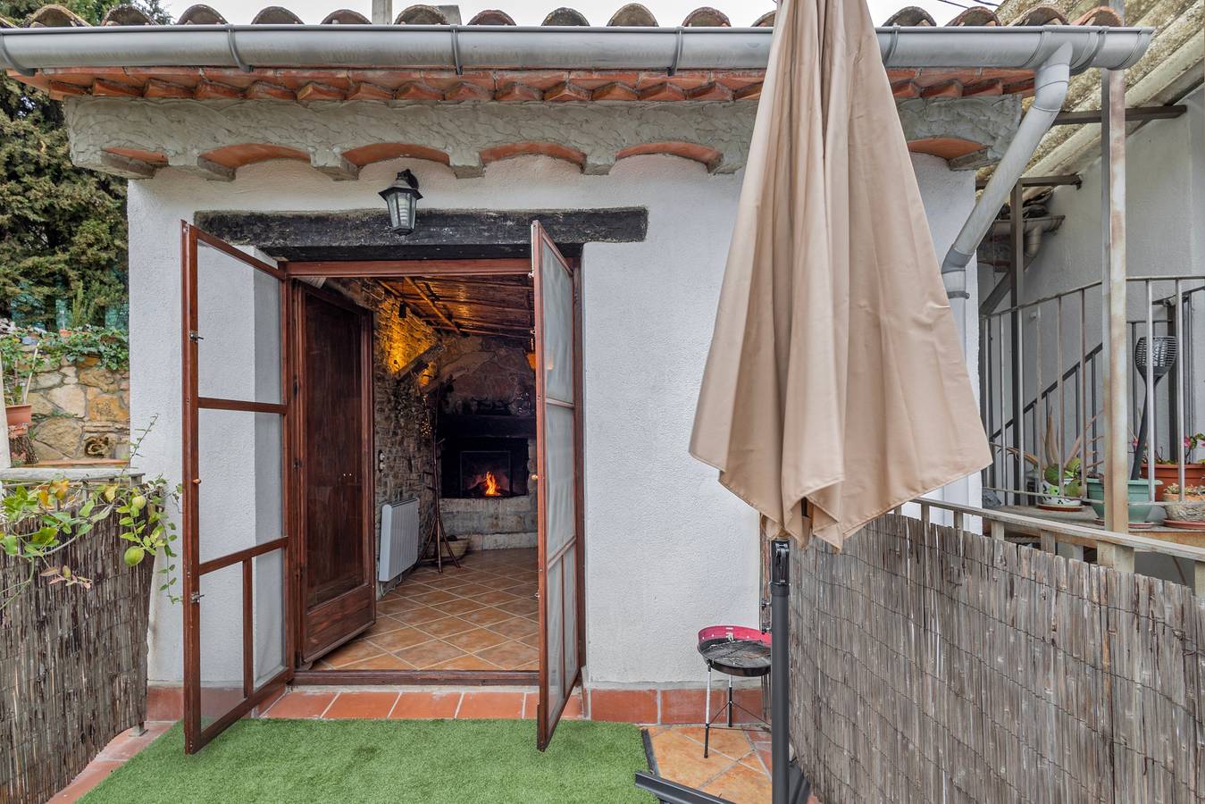 Landhuis 'La Cova De Can Pavet' met uitzicht op de bergen, privéterras en Wifi, foto 11