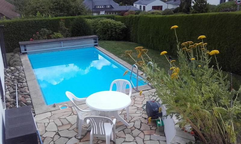 Ferienwohnung für 4 Personen, mit Terrasse und Garten sowie Pool und Ausblick in Königstein im Taunus