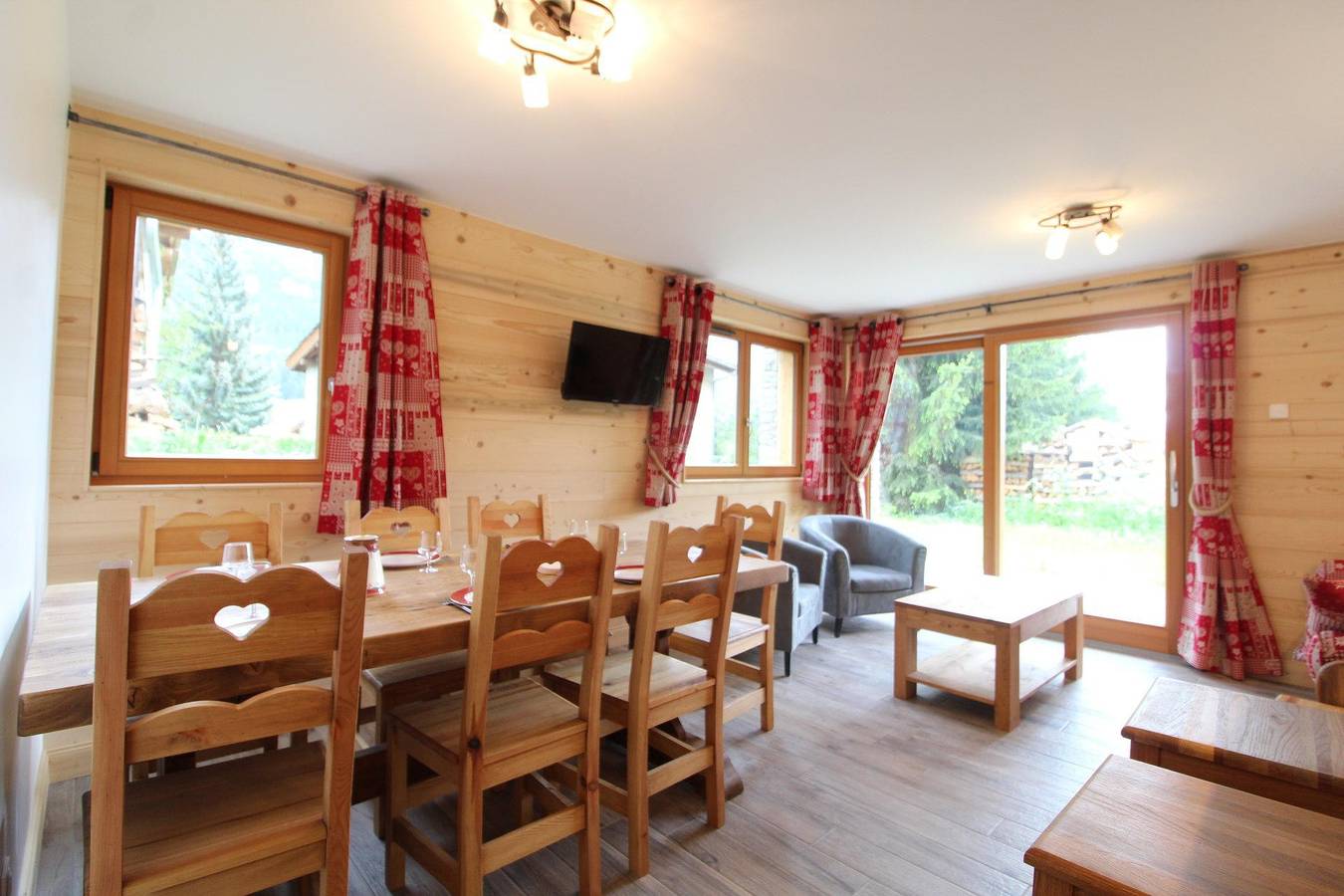 Entire apartment, Chalet le Saint Valin - 4 room apartment 8 people (006) in Lanslevillard, Saint-Jean-de-Maurienne region