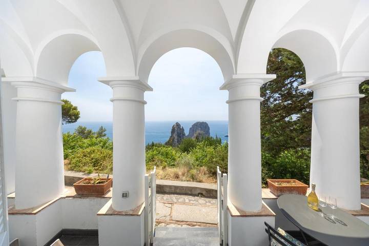 Apartment for 4 people, with view and balcony, child-friendly in Capri