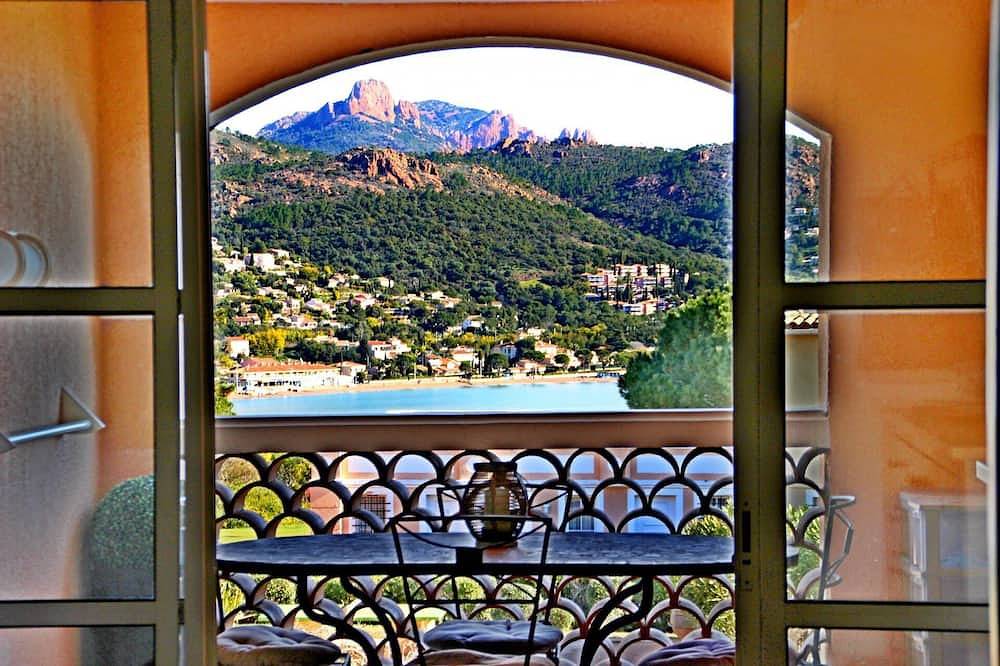 Ganze Wohnung, 5 pools, entertainment, beach 300m away, air-conditioned, towel service, free parking in Cap Esterel, Saint-Raphaël
