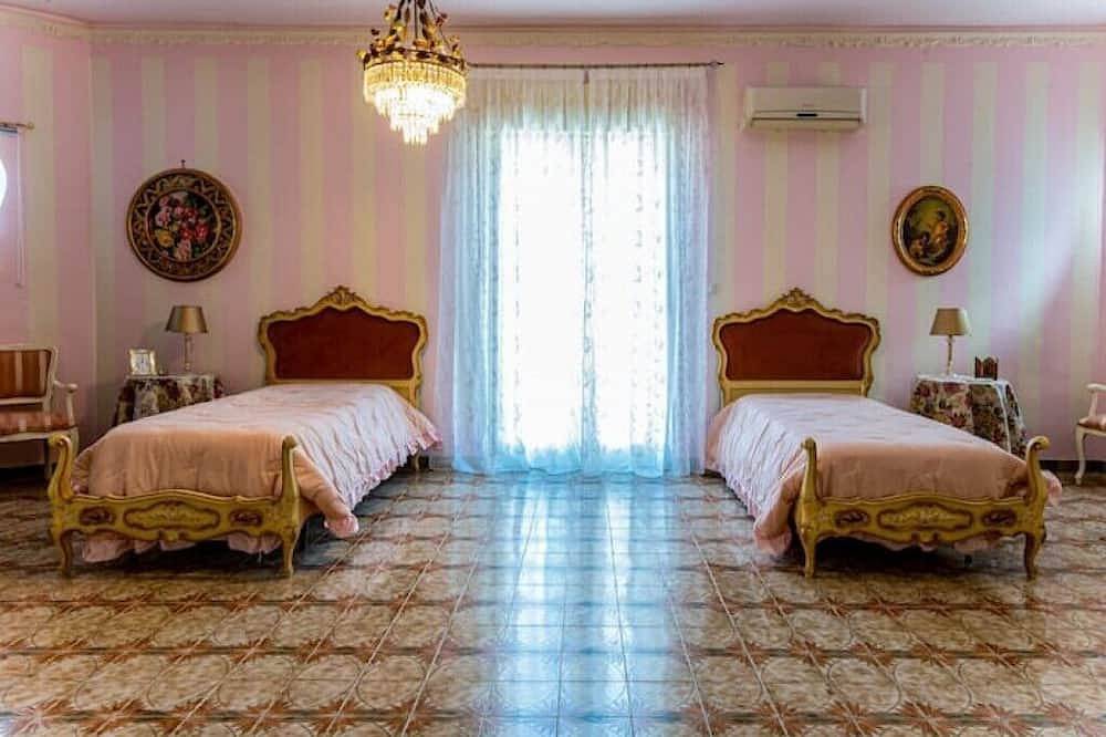 \" La Terrazza sul Tramonto \" Luxury Villa a stone's throw from the sea in San Leone   in San Leone, Provincia de Agrigento