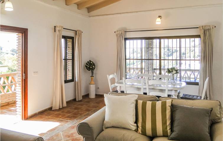 Sea View Apartment with Pool & Parking in Rio Chillar, Frigiliana