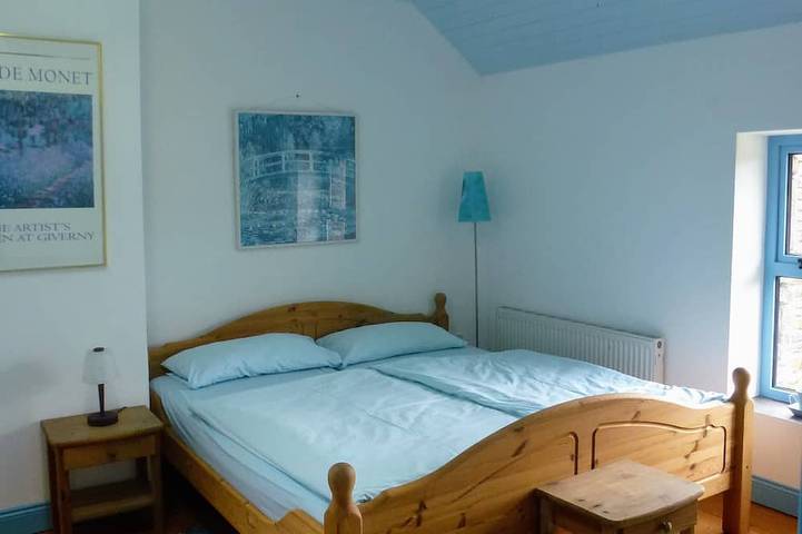 The Blue House -Tara´s Land with fantastic sea views in County Cork